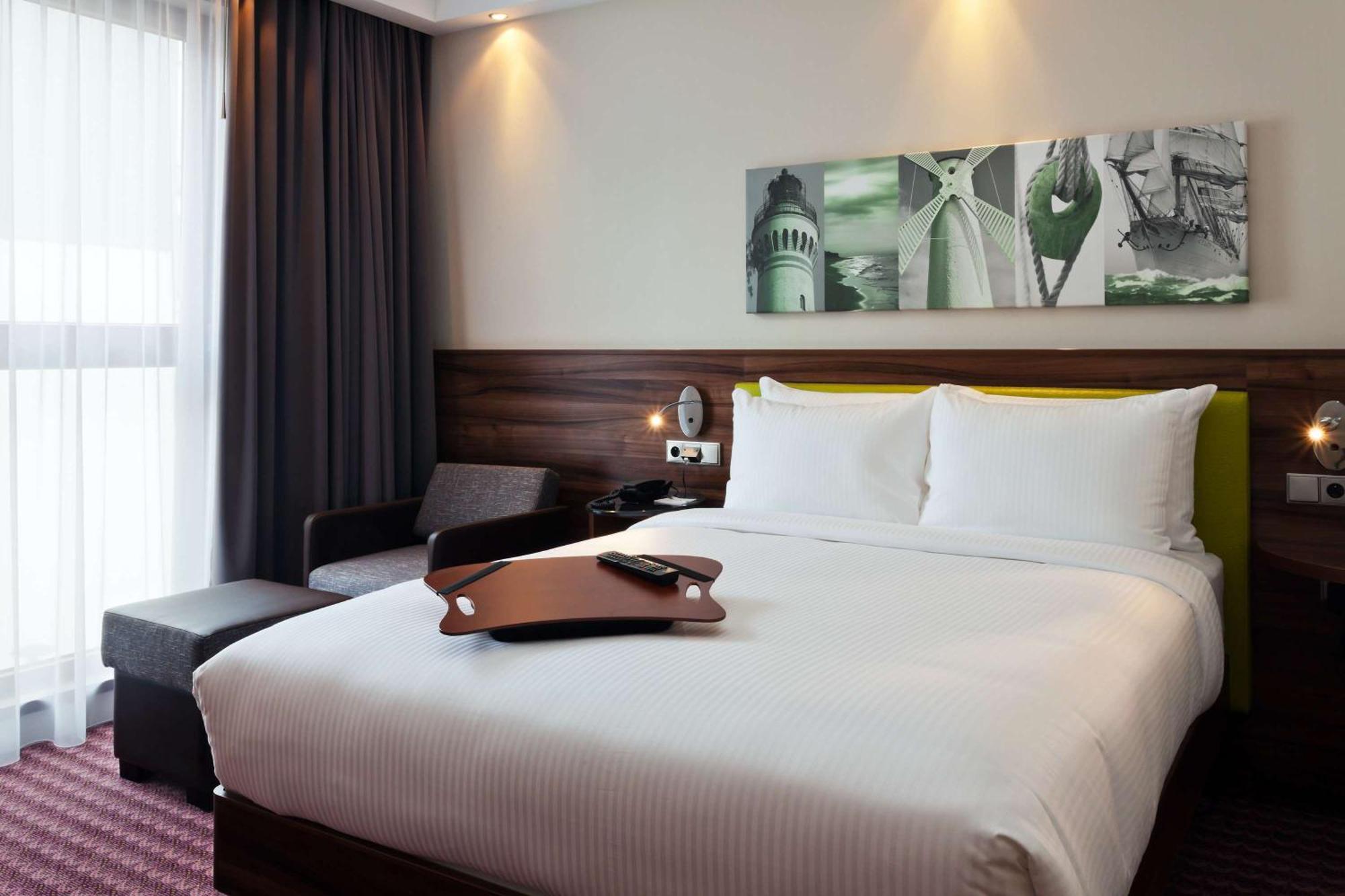 Hotel Hampton By Hilton 3*